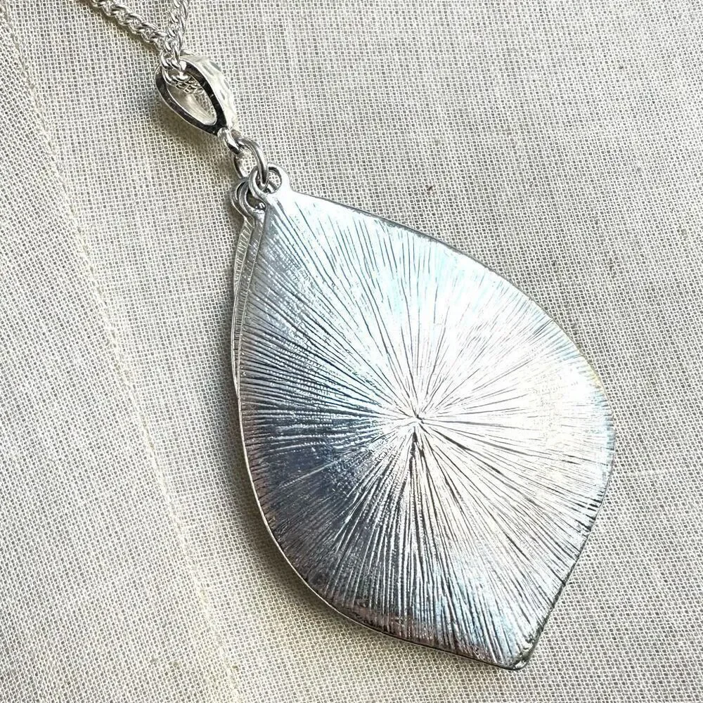Silver triple pendant necklace silver tone